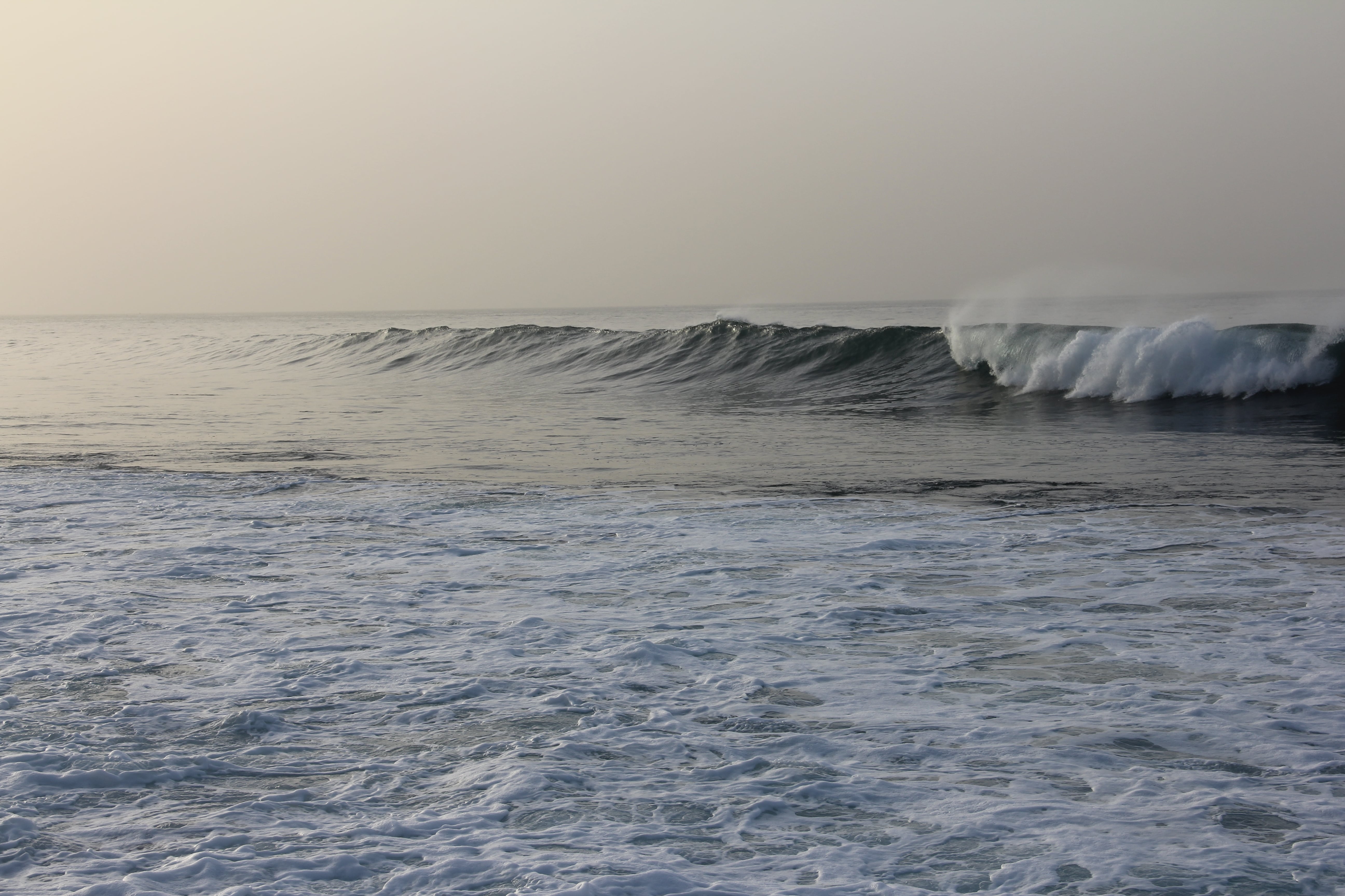 image of a wave 